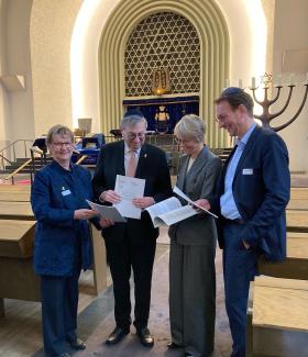 Sylvia Löhrmann, Abraham Lehrer, Ministerin Feller, Christoph Pinkoss im Gespräch