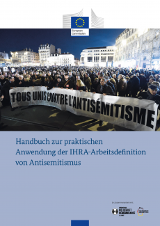 Das Cover desHandbuch zur praktischen Anwendung der IHRA-Arbeitsdefinition von Antisemitismus zeigt eine demonstrierende Menschenmenge auf einem Platz in Paris. Menschen halten ein Banner mit der französischen Aufschrift Tous Unis Contre L'Antisémitisme