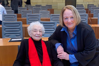 Ruth Weiss und Sabine Leutheusser-Schnarrenberger im Landtag von Nordrhein-Westfalen
