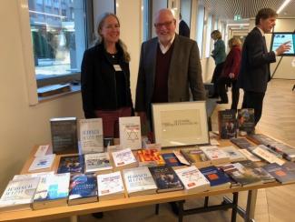 Diskussionsveranstaltung LV Brüssel Büchertisch