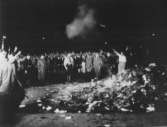 Bücherverbrennung auf dem Opernplatz in Berlin am 10. Mai 1933